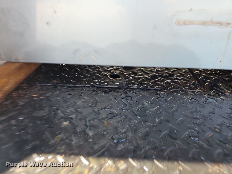 image for item NT9951 2004 Chevrolet Silverado 2500HD  Ext. Cab flatbed pickup truck