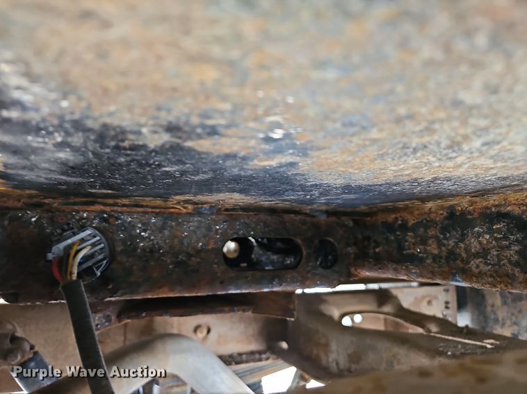 image for item NT9951 2004 Chevrolet Silverado 2500HD  Ext. Cab flatbed pickup truck