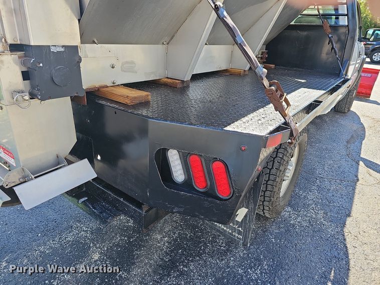 image for item NT9951 2004 Chevrolet Silverado 2500HD  Ext. Cab flatbed pickup truck