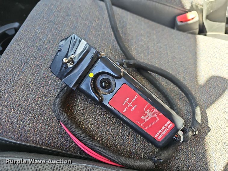 image for item NT9951 2004 Chevrolet Silverado 2500HD  Ext. Cab flatbed pickup truck