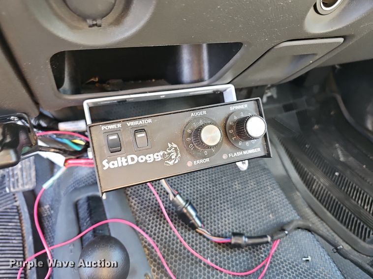 image for item NT9951 2004 Chevrolet Silverado 2500HD  Ext. Cab flatbed pickup truck