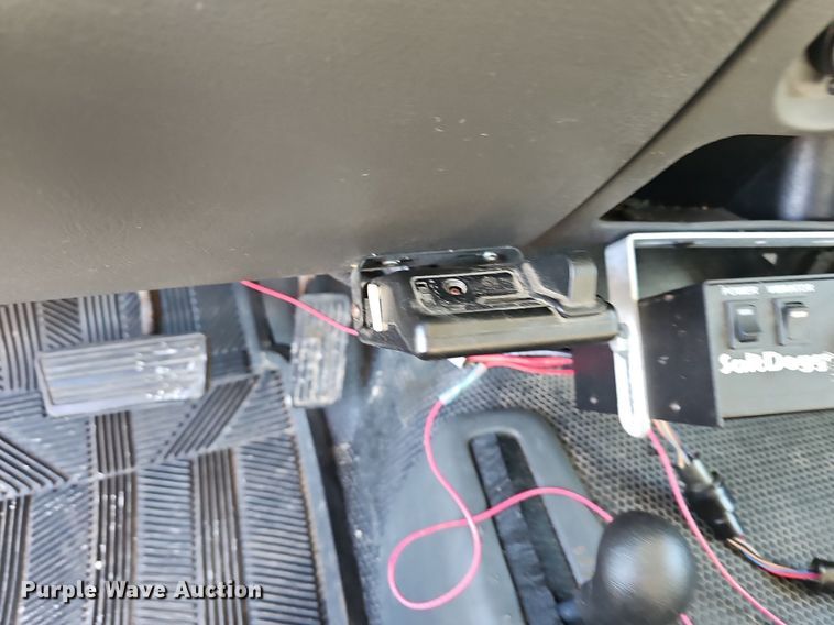 image for item NT9951 2004 Chevrolet Silverado 2500HD  Ext. Cab flatbed pickup truck