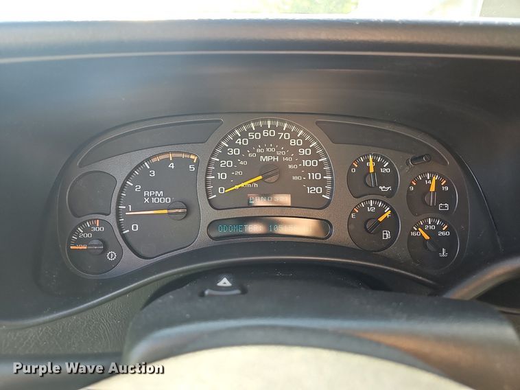 image for item NT9951 2004 Chevrolet Silverado 2500HD  Ext. Cab flatbed pickup truck