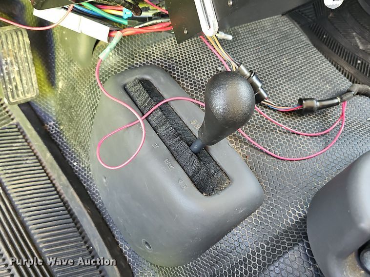 image for item NT9951 2004 Chevrolet Silverado 2500HD  Ext. Cab flatbed pickup truck