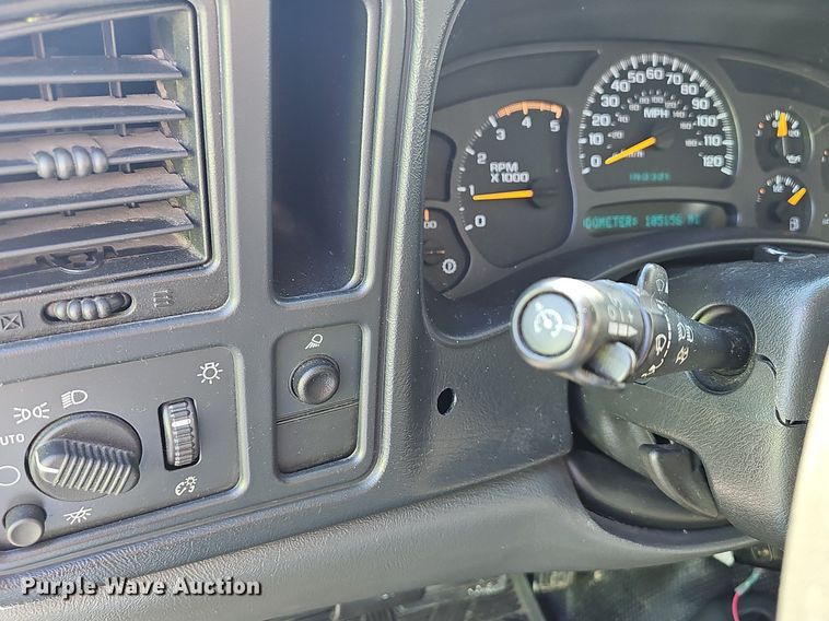 image for item NT9951 2004 Chevrolet Silverado 2500HD  Ext. Cab flatbed pickup truck