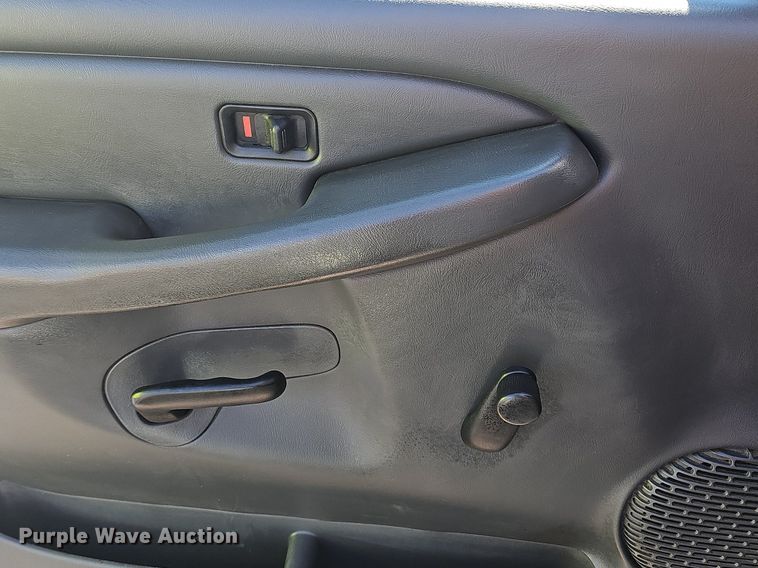 image for item NT9951 2004 Chevrolet Silverado 2500HD  Ext. Cab flatbed pickup truck