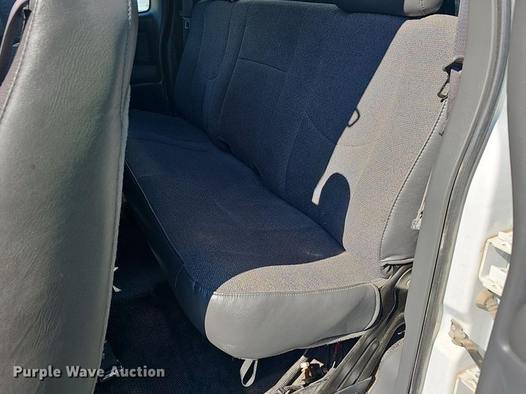 image for item NT9951 2004 Chevrolet Silverado 2500HD  Ext. Cab flatbed pickup truck