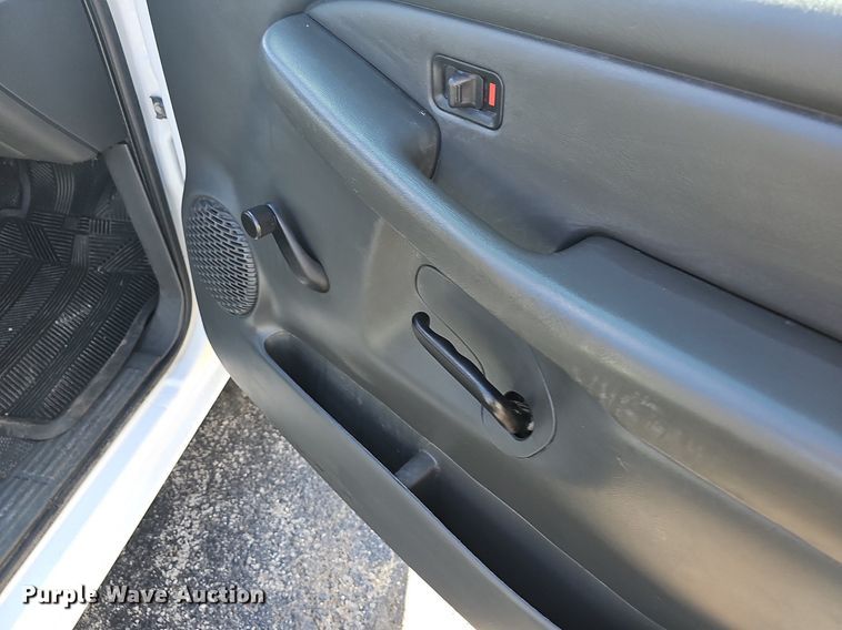 image for item NT9951 2004 Chevrolet Silverado 2500HD  Ext. Cab flatbed pickup truck