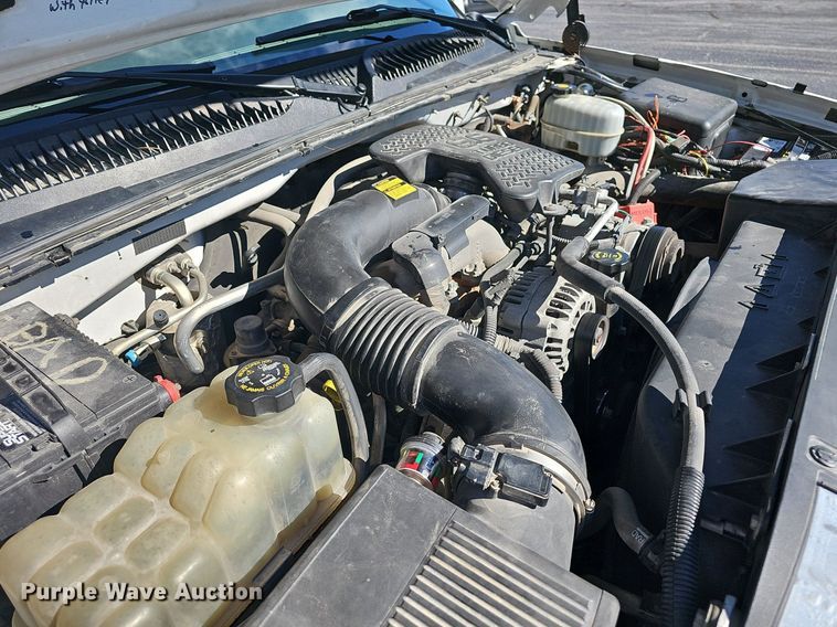 image for item NT9951 2004 Chevrolet Silverado 2500HD  Ext. Cab flatbed pickup truck