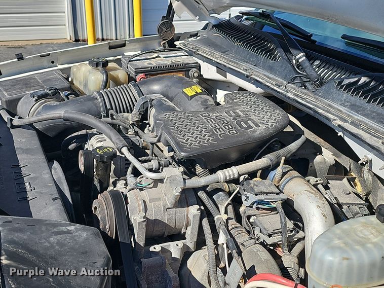 image for item NT9951 2004 Chevrolet Silverado 2500HD  Ext. Cab flatbed pickup truck