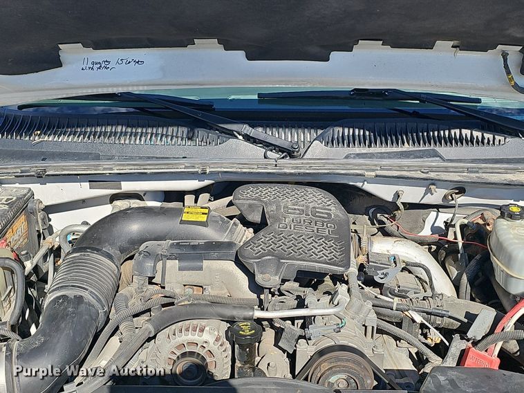 image for item NT9951 2004 Chevrolet Silverado 2500HD  Ext. Cab flatbed pickup truck