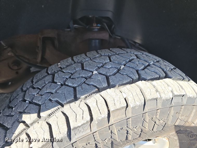 image for item NT9951 2004 Chevrolet Silverado 2500HD  Ext. Cab flatbed pickup truck