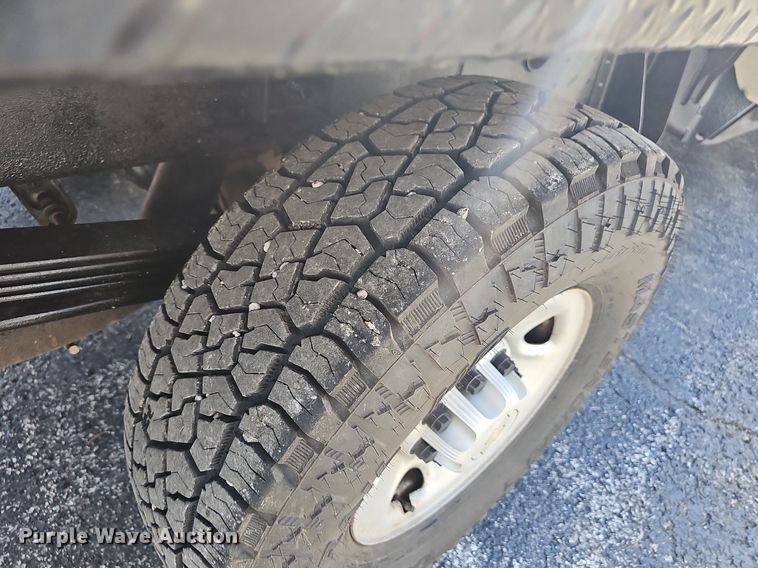 image for item NT9951 2004 Chevrolet Silverado 2500HD  Ext. Cab flatbed pickup truck