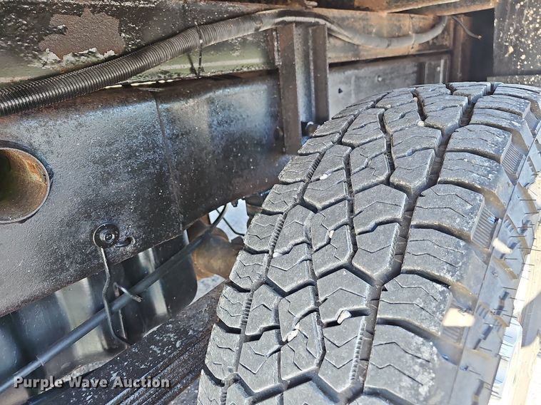 image for item NT9951 2004 Chevrolet Silverado 2500HD  Ext. Cab flatbed pickup truck