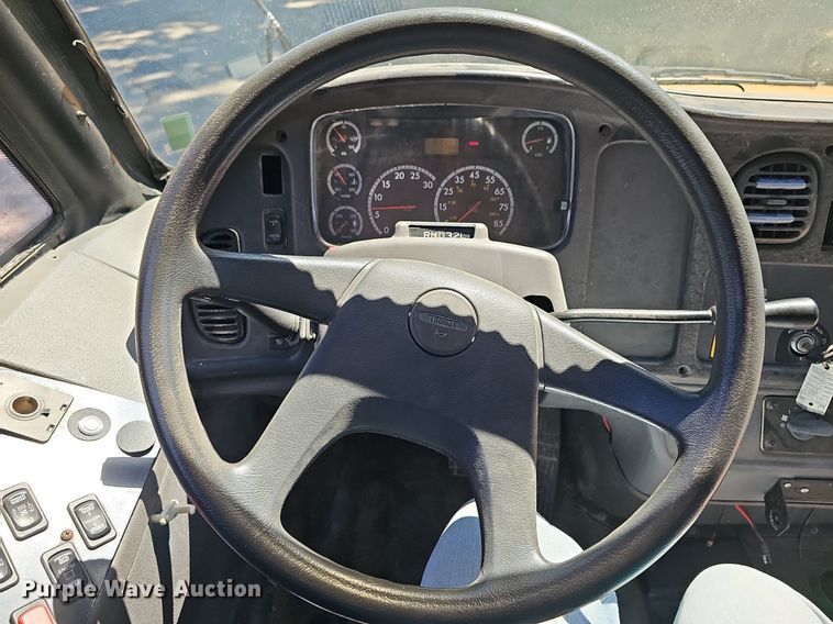 image for item NU9141 2007 Thomas Built  school bus