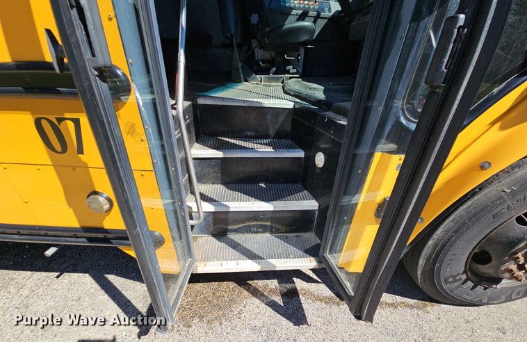 image for item NU9142 2007 Freightliner Thomas Built  school bus