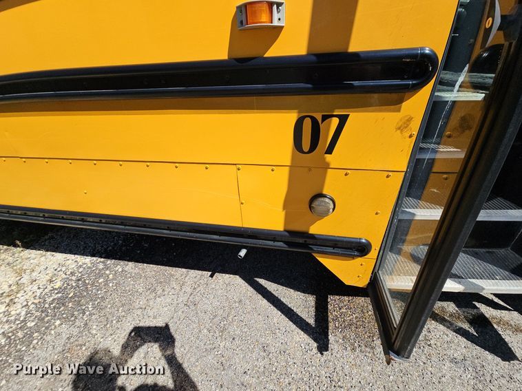 image for item NU9142 2007 Freightliner Thomas Built  school bus