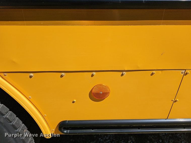 image for item NU9142 2007 Freightliner Thomas Built  school bus