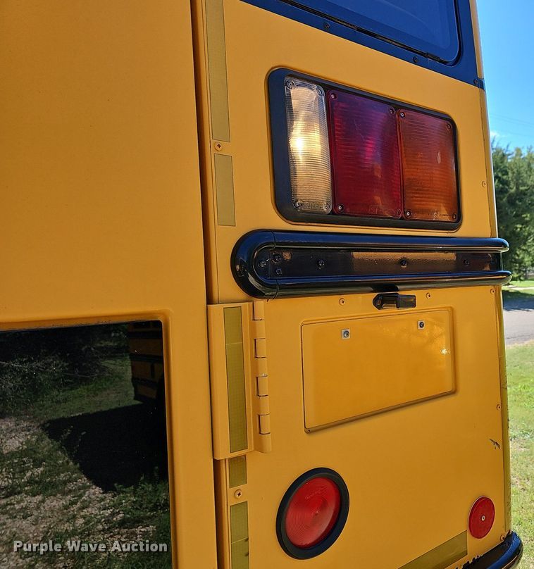 image for item NU9142 2007 Freightliner Thomas Built  school bus