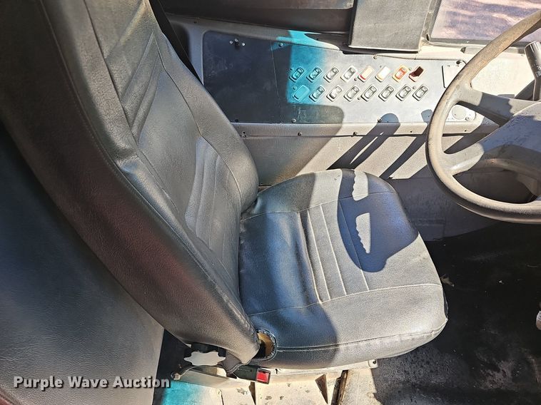 image for item NU9142 2007 Freightliner Thomas Built  school bus