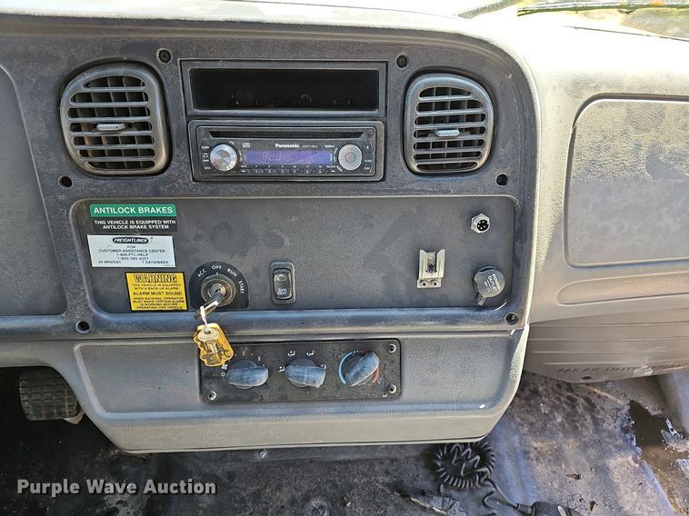 image for item NU9142 2007 Freightliner Thomas Built  school bus