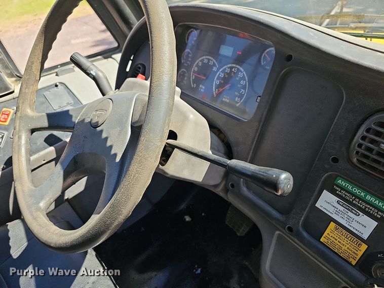 image for item NU9142 2007 Freightliner Thomas Built  school bus