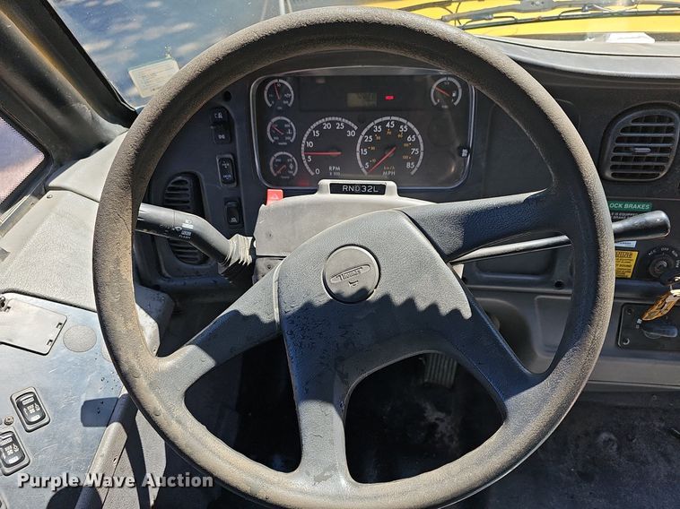 image for item NU9142 2007 Freightliner Thomas Built  school bus