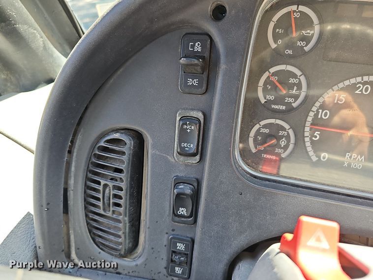 image for item NU9142 2007 Freightliner Thomas Built  school bus