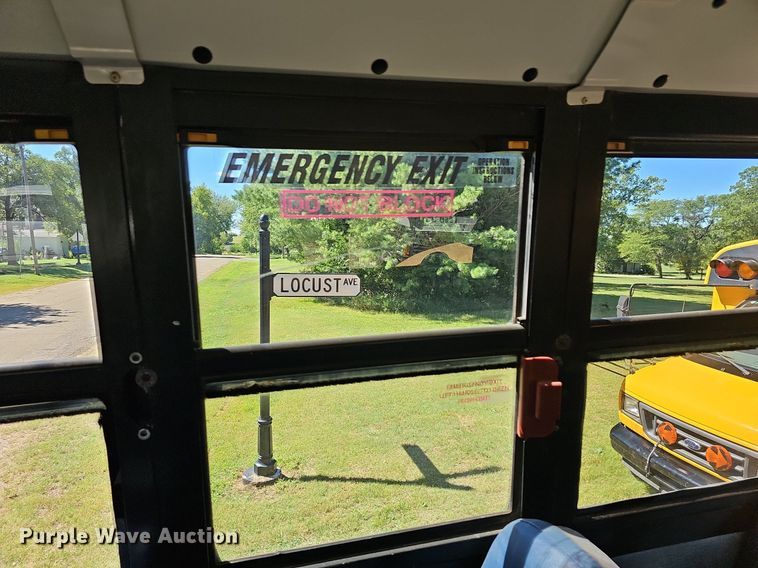 image for item NU9142 2007 Freightliner Thomas Built  school bus