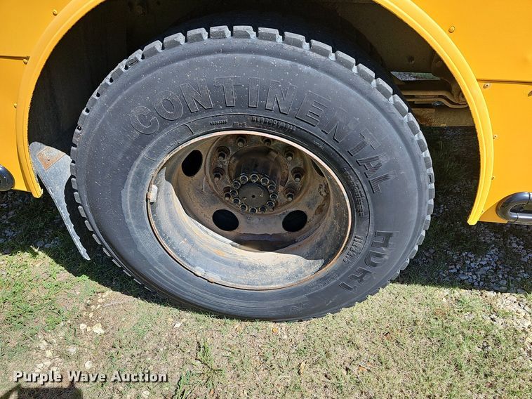 image for item NU9142 2007 Freightliner Thomas Built  school bus