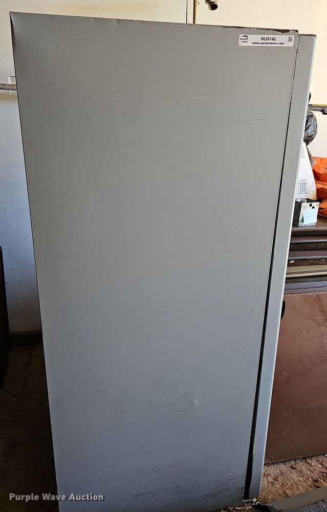 image for item NU9146 LU Wegner 3039  vending machine