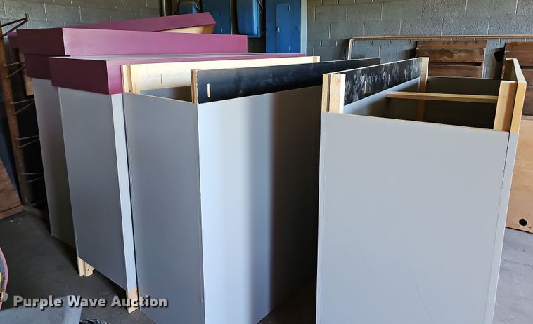 image for item NU9147 (4) cabinets