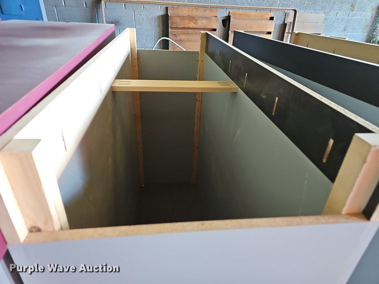 image for item NU9147 (4) cabinets