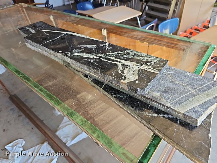 image for item NU9149 Display cabinet