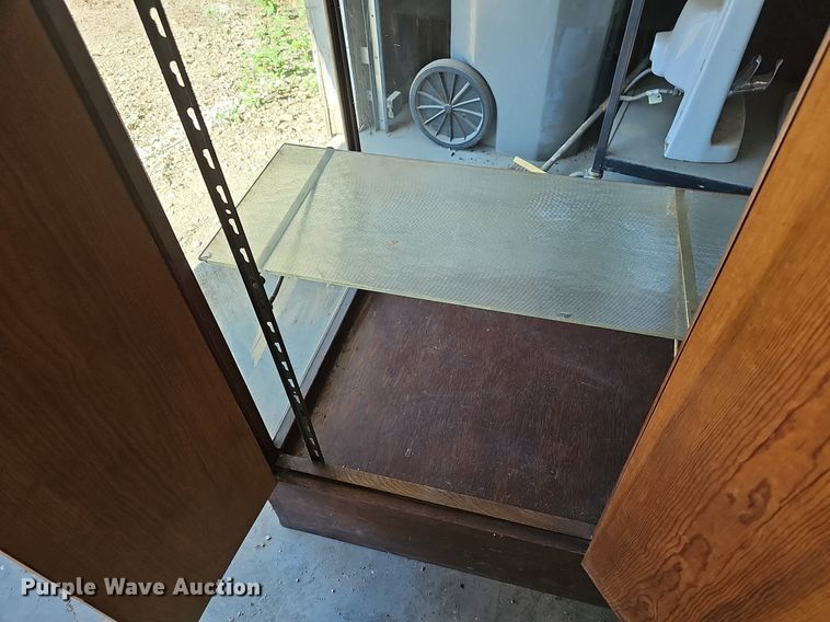 image for item NU9149 Display cabinet