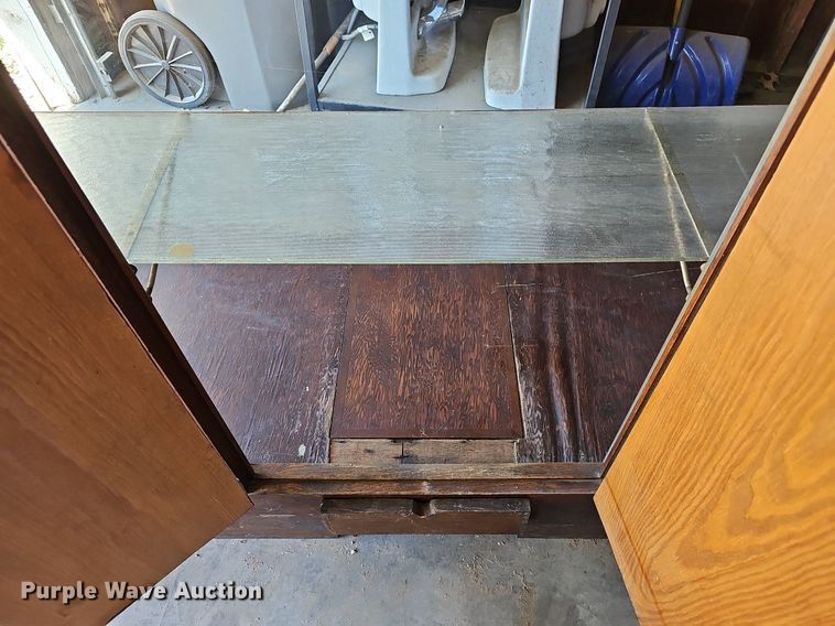 image for item NU9149 Display cabinet