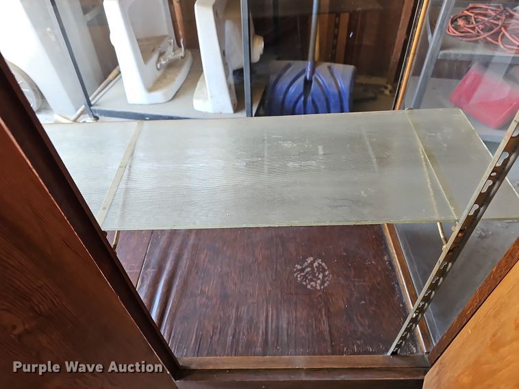 image for item NU9149 Display cabinet