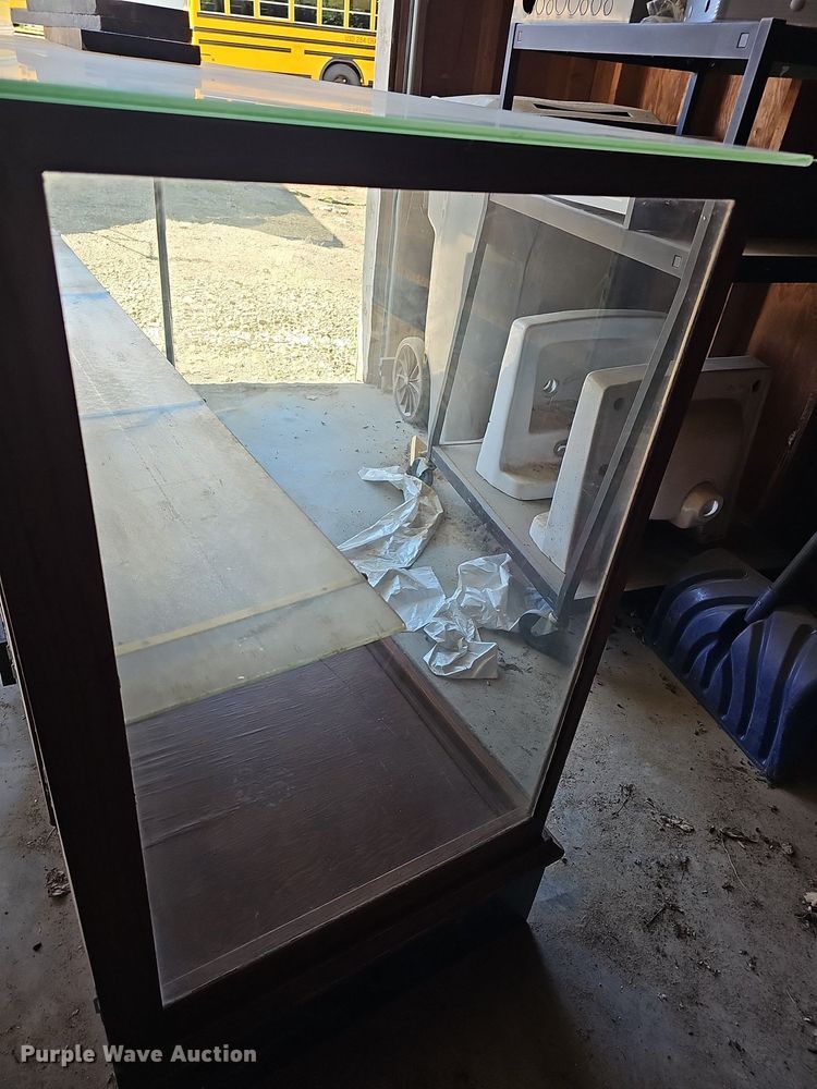 image for item NU9149 Display cabinet