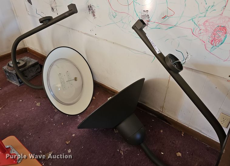 image for item NU9158 (3) LED light fixtures