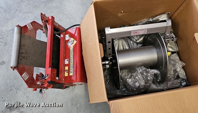 image for item NU9173 (2) hose reels