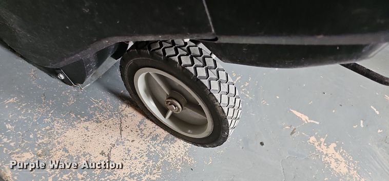 image for item NU9179 2007 Frontier ST0622M  snow blower