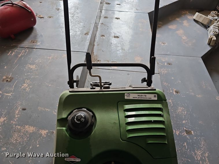 image for item NU9179 2007 Frontier ST0622M  snow blower