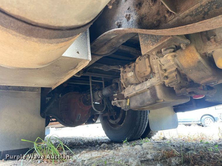 image for item NY9595 2005 Thomas Built Saf-T-Liner MVP  bus