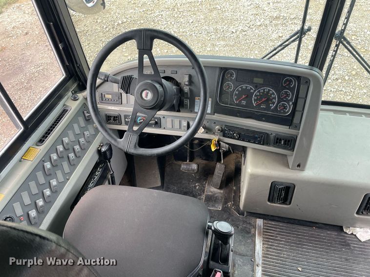 image for item NY9595 2005 Thomas Built Saf-T-Liner MVP  bus