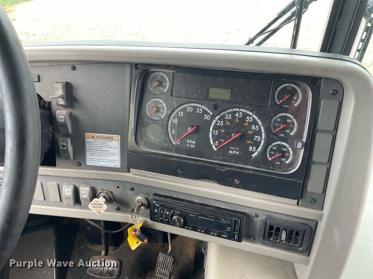 image for item NY9595 2005 Thomas Built Saf-T-Liner MVP  bus