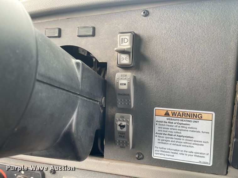 image for item NY9595 2005 Thomas Built Saf-T-Liner MVP  bus