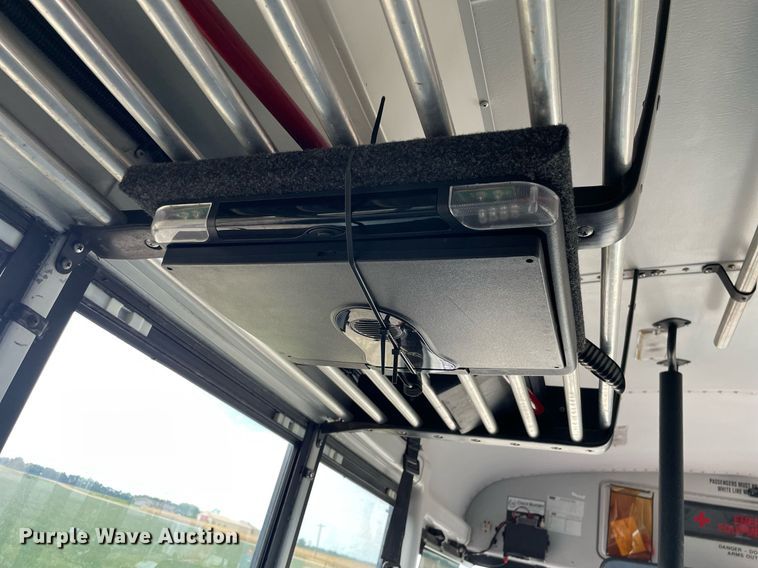 image for item NY9595 2005 Thomas Built Saf-T-Liner MVP  bus