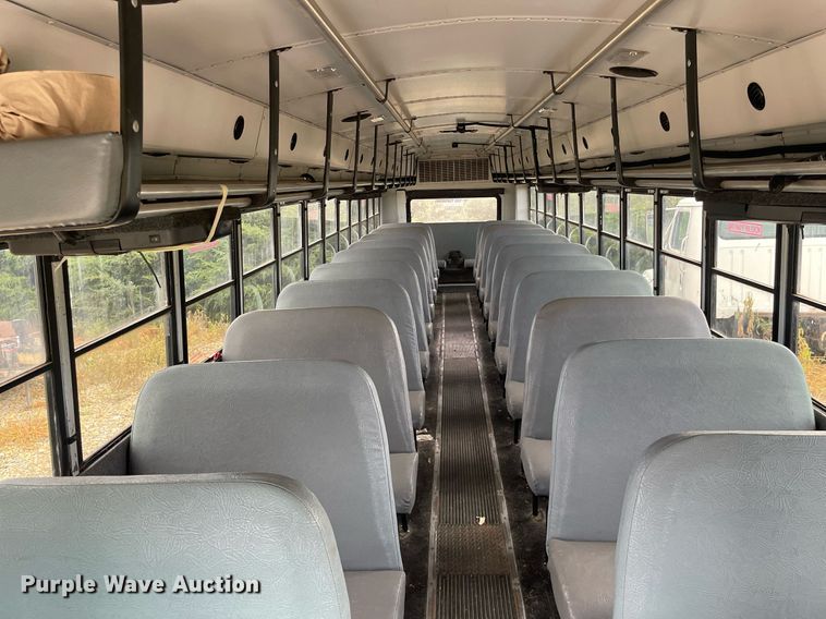 image for item NY9595 2005 Thomas Built Saf-T-Liner MVP  bus