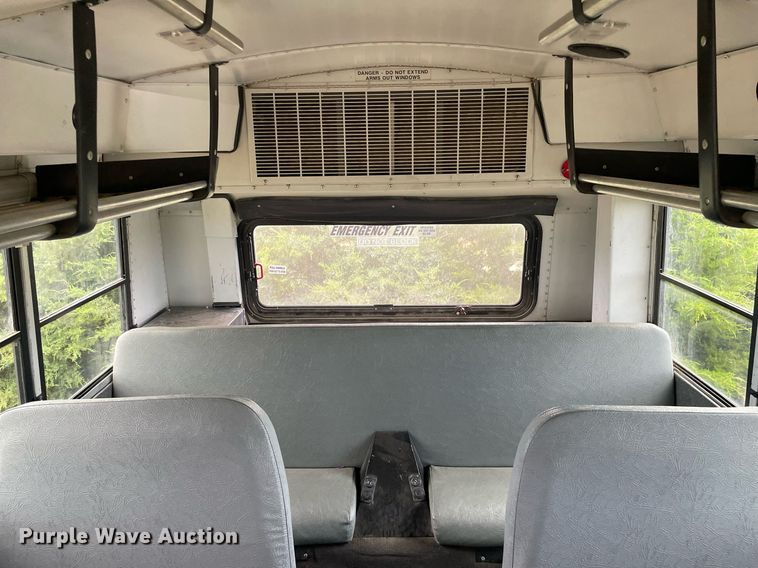 image for item NY9595 2005 Thomas Built Saf-T-Liner MVP  bus