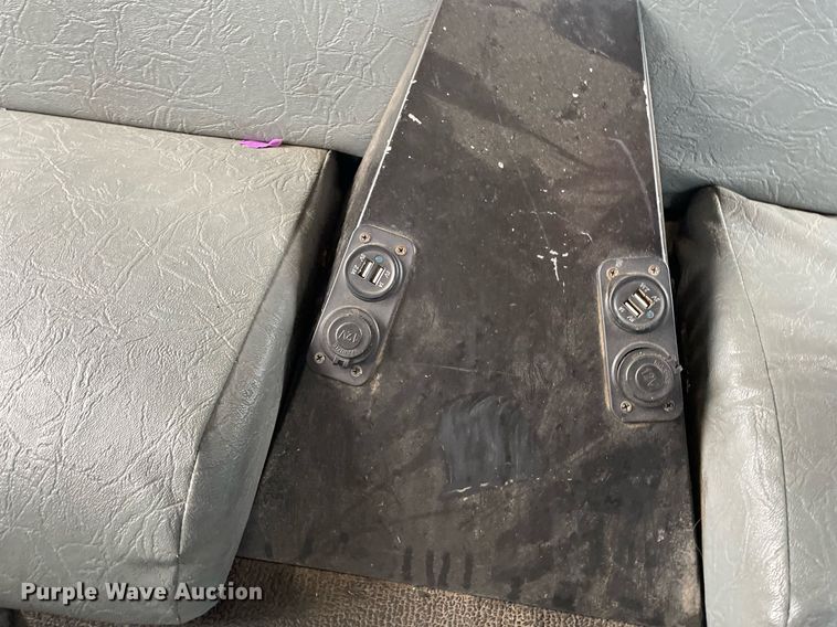 image for item NY9595 2005 Thomas Built Saf-T-Liner MVP  bus